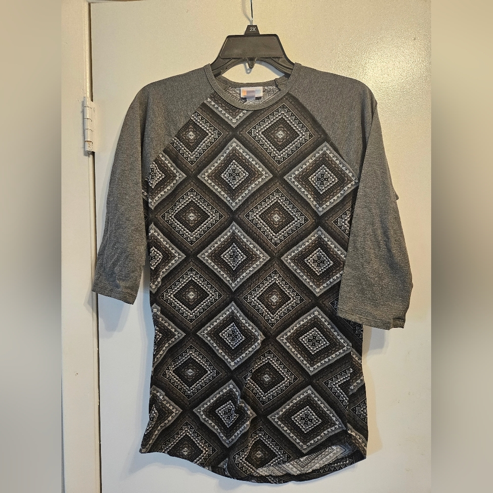 LuLaRoe Gray and Black Patterned Top -XS